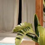 Midi Pool & Villa