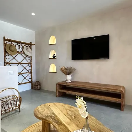 Midi Pool & וילה *