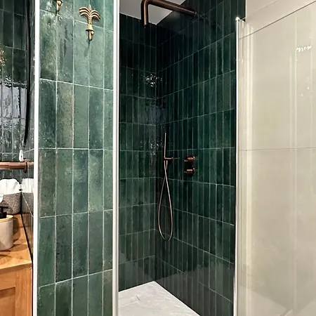 Midi Pool & וילה *