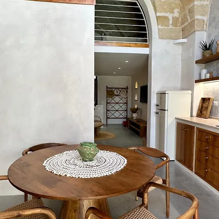 Midi Pool & * וגלי