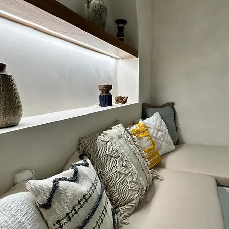 Midi Pool & וילה