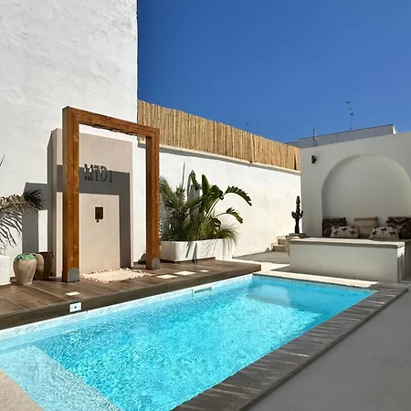 Midi Pool & * וגלי