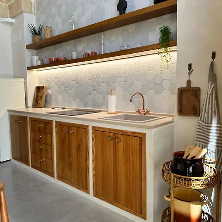 Midi Pool & וילה