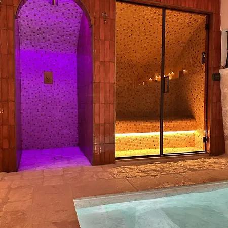 Midi Pool & וילה *